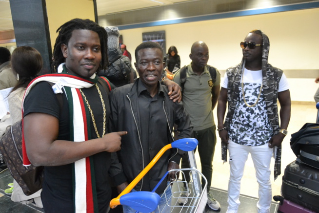Les premières images de l'arrivé de Titi , Salam Diallo, Dess Major et les musiciens à l'aéroport d'Orly.
