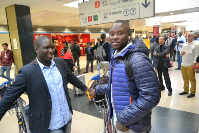 Les premières images de l'arrivé de Titi , Salam Diallo, Dess Major et les musiciens à l'aéroport d'Orly.
