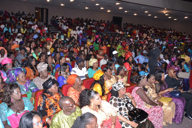 ANNIVERSAIRE: Mame Goor Djazaka réussit son pari au theatre national daniel Sorano ce vendredi 16 Decembre. ANNIVERSAIRE: Mame Goor Djazaka réussit son pari au theatre national daniel Sorano ce vendredi 16 Decembre.