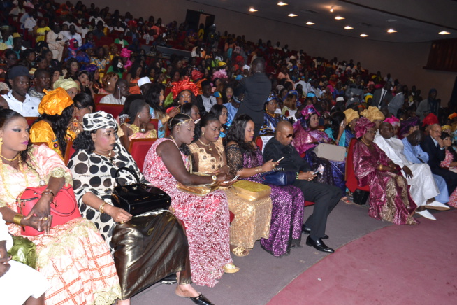 ANNIVERSAIRE: Mame Goor Djazaka réussit son pari au theatre national daniel Sorano ce vendredi 16 Decembre. ANNIVERSAIRE: Mame Goor Djazaka réussit son pari au theatre national daniel Sorano ce vendredi 16 Decembre.