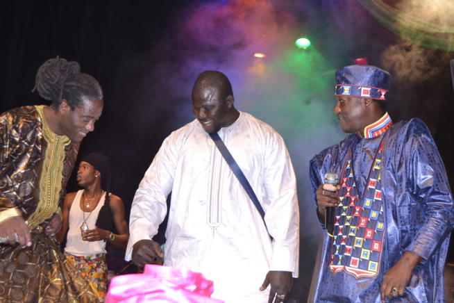 ANNIVERSAIRE: Mame Goor Djazaka réussit son pari au theatre national daniel Sorano ce vendredi 16 Decembre. ANNIVERSAIRE: Mame Goor Djazaka réussit son pari au theatre national daniel Sorano ce vendredi 16 Decembre.