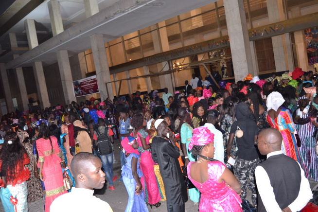 ANNIVERSAIRE: Mame Goor Djazaka réussit son pari au theatre national daniel Sorano ce vendredi 16 Decembre. ANNIVERSAIRE: Mame Goor Djazaka réussit son pari au theatre national daniel Sorano ce vendredi 16 Decembre.