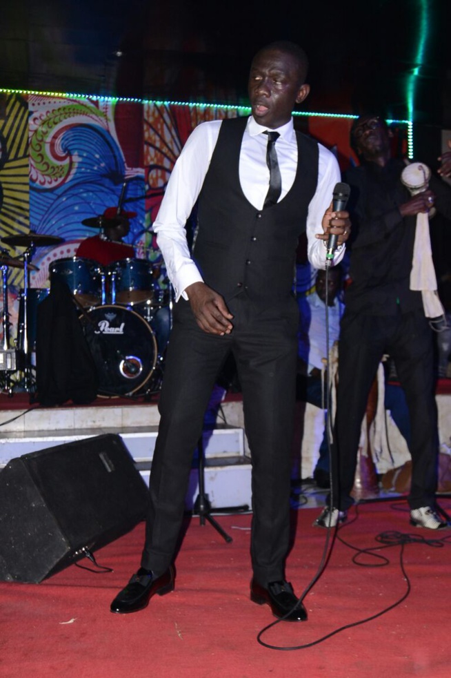 ST SYLVESTRE: Pape Diouf boucle 2016 dans la chaleur du SARABA avec un publique surexcité.
