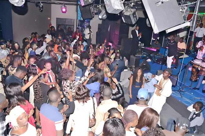 OSEZ RÉVEZ:Dernière soirée avant le 10 Mars au Grand Theatre, Pape Diouf distribue 500 puces EXPRESSO au Saraba. OSEZ RÉVEZ:Dernière soirée avant le 10 Mars au Grand Theatre, Pape Diouf distribue 500 puces EXPRESSO au Saraba.