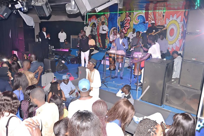 OSEZ RÉVEZ:Dernière soirée avant le 10 Mars au Grand Theatre, Pape Diouf distribue 500 puces EXPRESSO au Saraba.