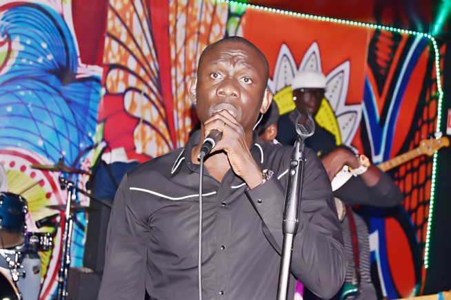 OSEZ RÉVEZ:Dernière soirée avant le 10 Mars au Grand Theatre, Pape Diouf distribue 500 puces EXPRESSO au Saraba. OSEZ RÉVEZ:Dernière soirée avant le 10 Mars au Grand Theatre, Pape Diouf distribue 500 puces EXPRESSO au Saraba.