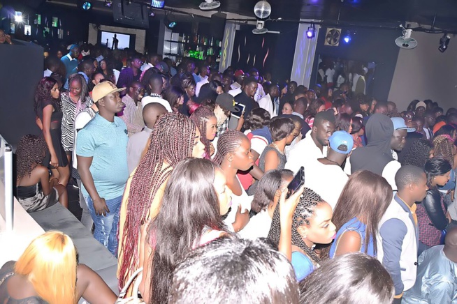 OSEZ RÉVEZ:Dernière soirée avant le 10 Mars au Grand Theatre, Pape Diouf distribue 500 puces EXPRESSO au Saraba. OSEZ RÉVEZ:Dernière soirée avant le 10 Mars au Grand Theatre, Pape Diouf distribue 500 puces EXPRESSO au Saraba.