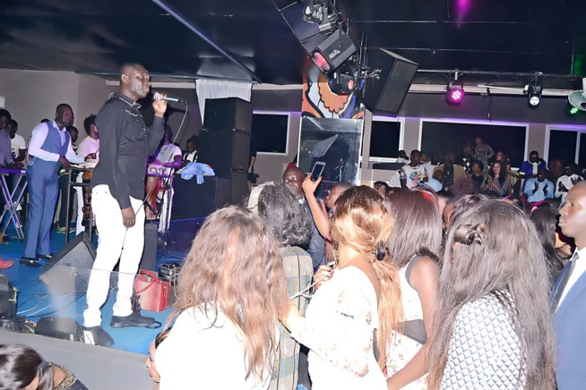 OSEZ RÉVEZ:Dernière soirée avant le 10 Mars au Grand Theatre, Pape Diouf distribue 500 puces EXPRESSO au Saraba. OSEZ RÉVEZ:Dernière soirée avant le 10 Mars au Grand Theatre, Pape Diouf distribue 500 puces EXPRESSO au Saraba.