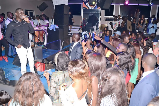 OSEZ RÉVEZ:Dernière soirée avant le 10 Mars au Grand Theatre, Pape Diouf distribue 500 puces EXPRESSO au Saraba. OSEZ RÉVEZ:Dernière soirée avant le 10 Mars au Grand Theatre, Pape Diouf distribue 500 puces EXPRESSO au Saraba.