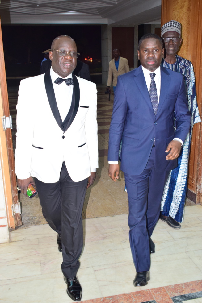 Dans les coulisses des CAURIS D'OR, Mbagnick Diop sympathise avec ses amis et invités. Dans les coulisses des CAURIS D'OR, Mbagnick Diop sympathise avec ses amis et invités.