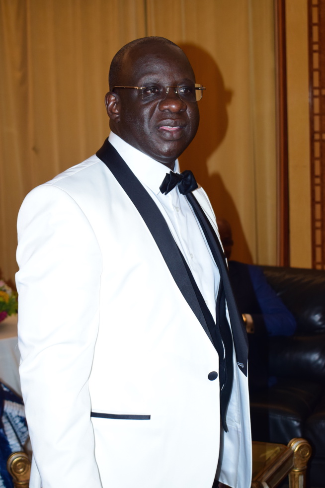 Dans les coulisses des CAURIS D'OR, Mbagnick Diop sympathise avec ses amis et invités. Dans les coulisses des CAURIS D'OR, Mbagnick Diop sympathise avec ses amis et invités.