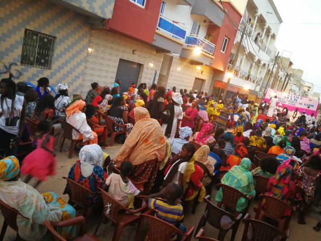 Meeting du mouvement de soutien à Karim Wade à Pikine: La Section Marché Zinc de Pikine du Mouvement Ligueuy AK Karim (MLK) a organisé ce samedi 29 Avril 2017 un Grand Meeting