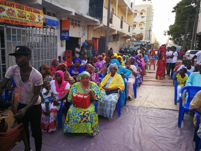 Meeting du mouvement de soutien à Karim Wade à Pikine: La Section Marché Zinc de Pikine du Mouvement Ligueuy AK Karim (MLK) a organisé ce samedi 29 Avril 2017 un Grand Meeting
