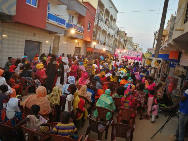 Meeting du mouvement de soutien à Karim Wade à Pikine: La Section Marché Zinc de Pikine du Mouvement Ligueuy AK Karim (MLK) a organisé ce samedi 29 Avril 2017 un Grand Meeting
