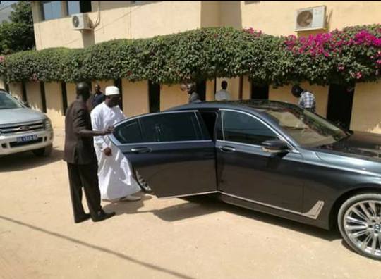 Le Président Macky Sall chez l'homme d'affaires Cheikh Amar pour lui présenter ses condoléances.