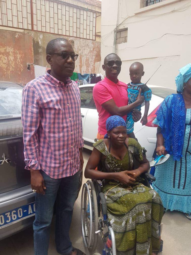 OEUVRES SOCIAUX: Pape Diouf distribue des dons aux handicapés.