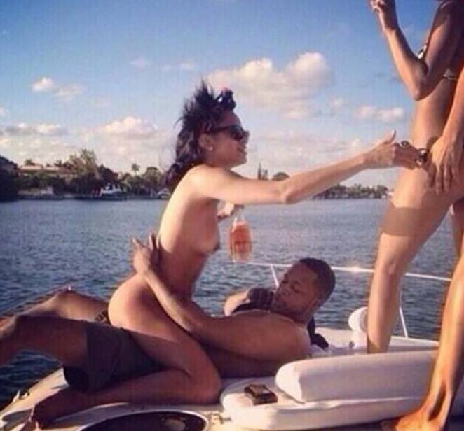BUZZZ !!! Rihanna completement nue sur le rappeur Young Chris BUZZZ !!! Rihanna completement nue sur le rappeur Young Chris