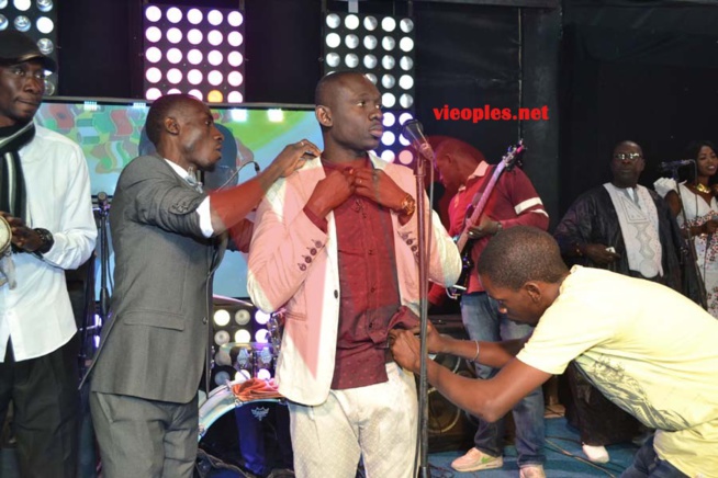 Images: Pape Cheikh reçoit Pape Diouf & la génération consciente dans Night Show. Regardez