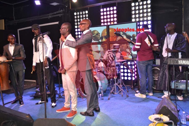 Images: Pape Cheikh reçoit Pape Diouf & la génération consciente dans Night Show. Regardez