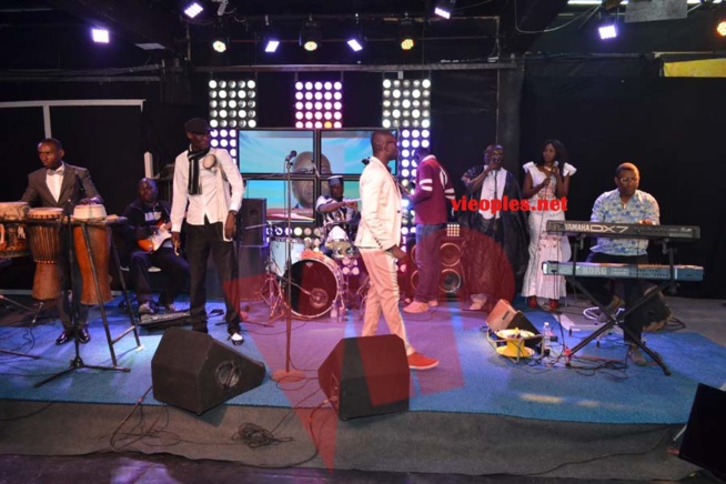 Images: Pape Cheikh reçoit Pape Diouf & la génération consciente dans Night Show. Regardez