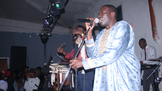 Assane Ndiaye et le "ngeweul gui" en live à Torino. Regardez