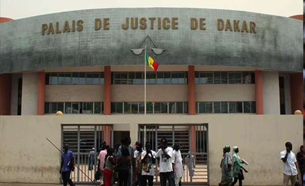 Me Touré, chargé de com du Sytjust, sur les greffiers ad hoc : "Cela peut créer de l'insécurité judiciaire" Me Touré, chargé de com du Sytjust, sur les greffiers ad hoc : "Cela peut créer de l'insécurité judiciaire"