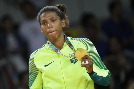 Il y a 4 ans, on traitait cette athlète de « singe » parce que « noire et originaire d'une favela ». Aujourd'hui, elle est championne olympique ! Une incroyable revanche sur la vie... Il y a 4 ans, on traitait cette athlète de « singe » parce que « noire et originaire d'une favela ». Aujourd'hui, elle est championne olympique ! Une incroyable revanche sur la vie...