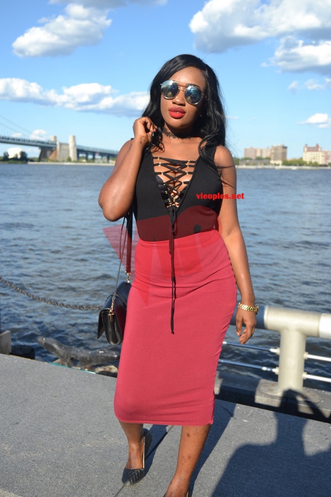 Quand la fille de Aby Ndour, Binou joue la star en compagnie de sa bande.
