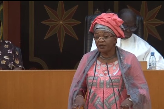 Vidéo - Aïda Mbodj : "Wade a renoncé à sa nationalité française depuis 1970" Vidéo - Aïda Mbodj : "Wade a renoncé à sa nationalité française depuis 1970"