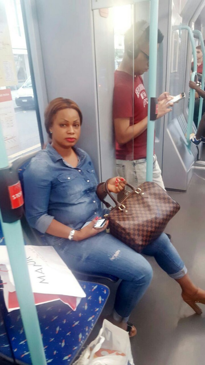 La patronne de NEYMANE COIFFURE de Dakar, Nene Diallo dans les rues de Genève.
