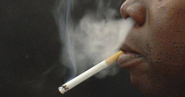 Application de la loi anti-tabac : Macky Sall interdit la cigarette au Palais Application de la loi anti-tabac : Macky Sall interdit la cigarette au Palais