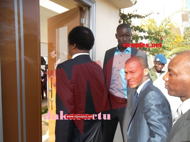 "Un ministre Conseiller du président Macky Sall a créé sa propre banque", "Un ministre Conseiller du président Macky Sall a créé sa propre banque",