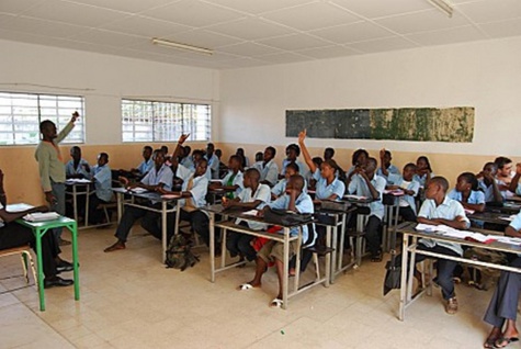 Quantum horaire grugé, baisse du recrutement d’enseignants, absence d’outils pédagogiques... : Sabotage organisé de l’Ecole publique