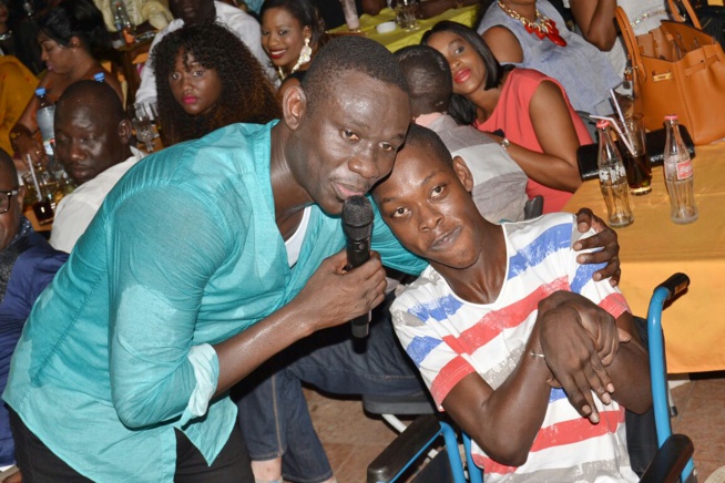 Retour explosif  au just 4 u aprés le succés de sa tournée Américaine, Pape Diouf savoure ses deux award avec ses fans