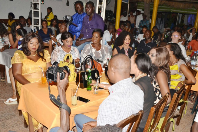 Retour explosif au just 4 u aprés le succés de sa tournée Américaine, Pape Diouf savoure ses deux award avec ses fans Retour explosif au just 4 u aprés le succés de sa tournée Américaine, Pape Diouf savoure ses deux award avec ses fans