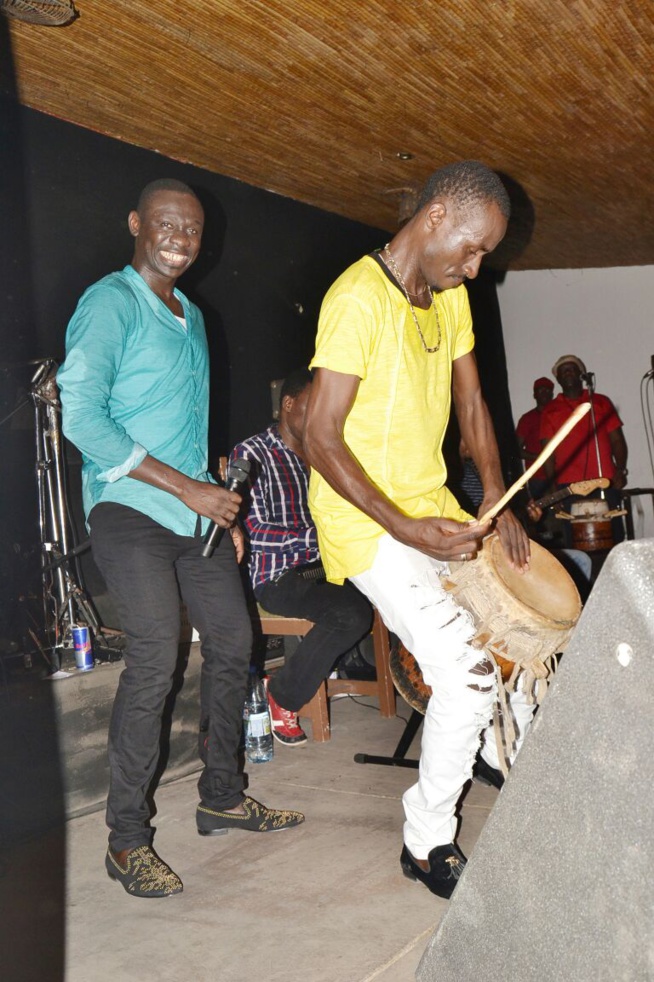Retour explosif  au just 4 u aprés le succés de sa tournée Américaine, Pape Diouf savoure ses deux award avec ses fans