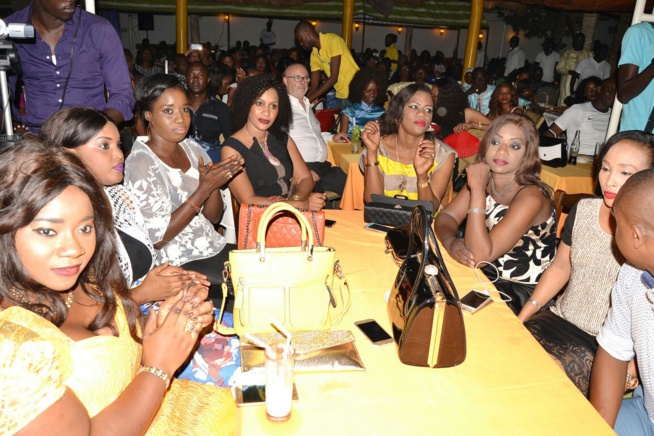 Retour explosif au just 4 u aprés le succés de sa tournée Américaine, Pape Diouf savoure ses deux award avec ses fans Retour explosif au just 4 u aprés le succés de sa tournée Américaine, Pape Diouf savoure ses deux award avec ses fans