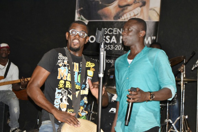Retour explosif  au just 4 u aprés le succés de sa tournée Américaine, Pape Diouf savoure ses deux award avec ses fans