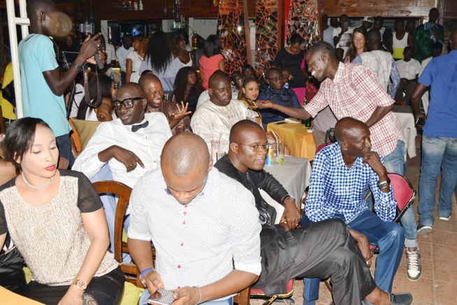 Retour explosif au just 4 u aprés le succés de sa tournée Américaine, Pape Diouf savoure ses deux award avec ses fans Retour explosif au just 4 u aprés le succés de sa tournée Américaine, Pape Diouf savoure ses deux award avec ses fans