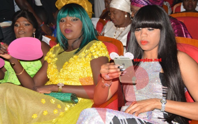 16 ANS DE CARRIÈRES DE VIVIANE: La femme d'affaires Colé Faye stylée et fashion dame le pion au grand théâtre. 16 ANS DE CARRIÈRES DE VIVIANE: La femme d'affaires Colé Faye stylée et fashion dame le pion au grand théâtre.