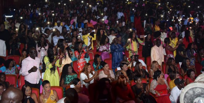 16 ANS DE CARRIÈRES AU GRAND THÉÂTRE: Viviane réussit son pari avec la compétence de son manager Djidiack. 16 ANS DE CARRIÈRES AU GRAND THÉÂTRE: Viviane réussit son pari avec la compétence de son manager Djidiack.
