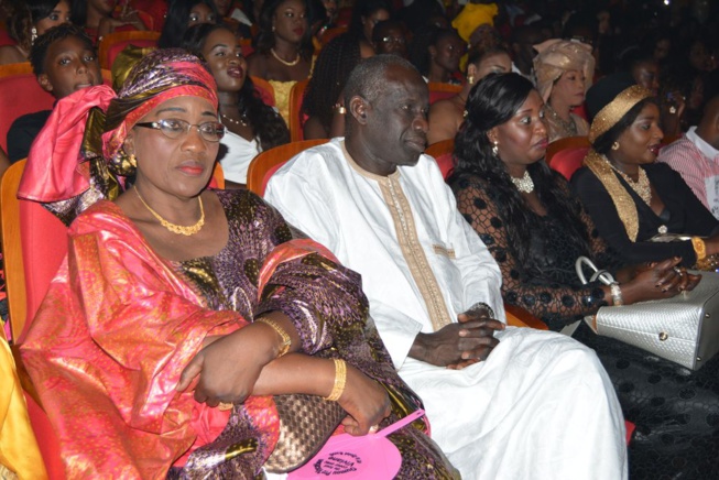 16 ANS DE CARRIÈRES AU GRAND THÉÂTRE: Viviane réussit son pari avec la compétence de son manager Djidiack. 16 ANS DE CARRIÈRES AU GRAND THÉÂTRE: Viviane réussit son pari avec la compétence de son manager Djidiack.