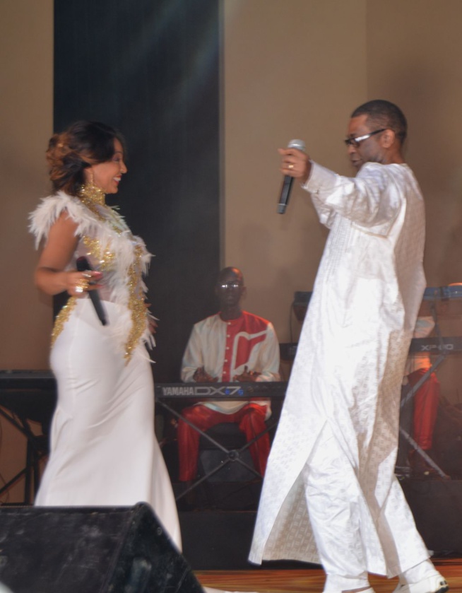 16 ANS DE CARRIÈRES AU GRAND THÉÂTRE: Viviane réussit son pari avec la compétence de son manager Djidiack. 16 ANS DE CARRIÈRES AU GRAND THÉÂTRE: Viviane réussit son pari avec la compétence de son manager Djidiack.