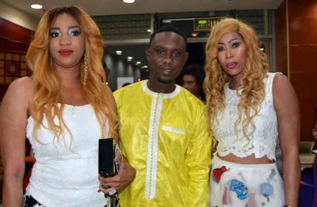 16 ANS DE CARRIÈRES AU GRAND THÉÂTRE: Viviane réussit son pari avec la compétence de son manager Djidiack. 16 ANS DE CARRIÈRES AU GRAND THÉÂTRE: Viviane réussit son pari avec la compétence de son manager Djidiack.