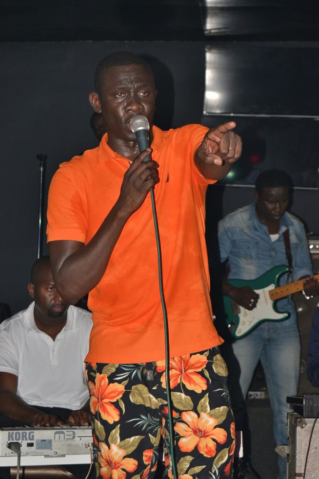 Retour de Pape Diouf au Bloowy pour savourer ses awards avec les fans. Retour de Pape Diouf au Bloowy pour savourer ses awards avec les fans.