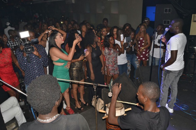 Un Baramundi nostalgique,retrouve son Pape Diouf dans une forte ambiance. Un Baramundi nostalgique,retrouve son Pape Diouf dans une forte ambiance.