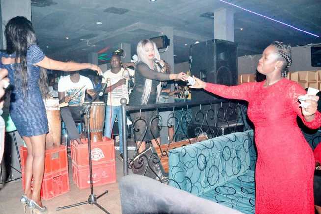 La soirée live de GuiGui aux Almadies. La soirée live de GuiGui aux Almadies.