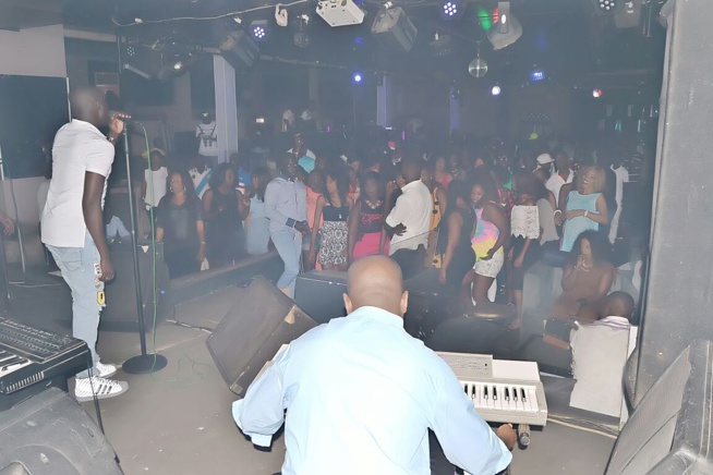 LE BLOOW des fans au Bloowy avec Pape Diouf. Regardez. Rendez - vous ce dimanche soir au Baramundi avec les lions de la téranga. LE BLOOW des fans au Bloowy avec Pape Diouf. Regardez. Rendez - vous ce dimanche soir au Baramundi avec les lions de la téranga.