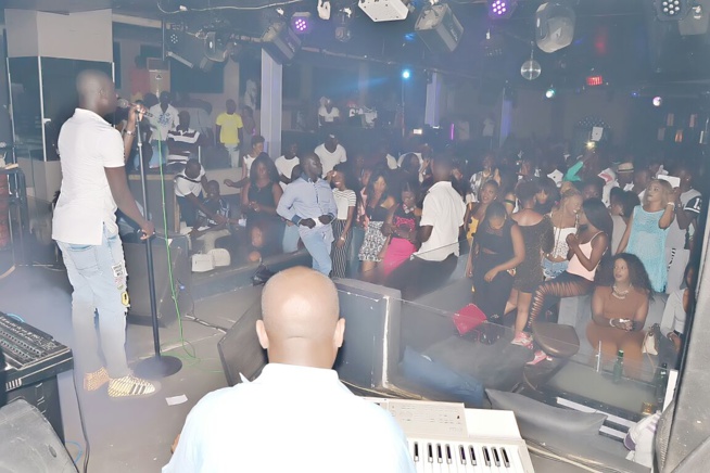 LE BLOOW des fans au Bloowy avec Pape Diouf. Regardez. Rendez - vous ce dimanche soir au Baramundi avec les lions de la téranga. LE BLOOW des fans au Bloowy avec Pape Diouf. Regardez. Rendez - vous ce dimanche soir au Baramundi avec les lions de la téranga.