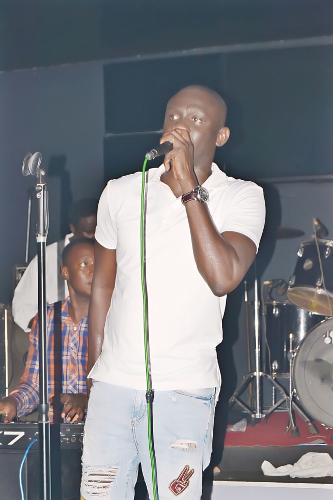 LE BLOOW des fans au Bloowy avec Pape Diouf. Regardez. Rendez - vous ce dimanche soir au Baramundi avec les lions de la téranga. LE BLOOW des fans au Bloowy avec Pape Diouf. Regardez. Rendez - vous ce dimanche soir au Baramundi avec les lions de la téranga.